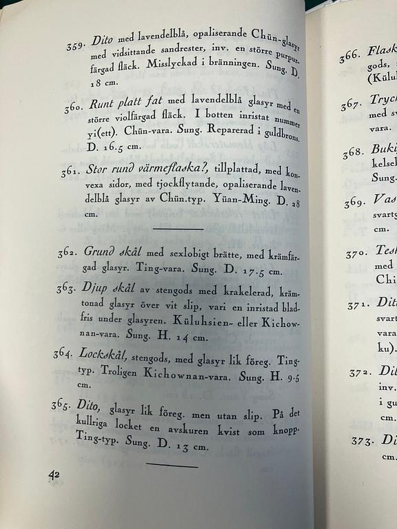 A Jun glazed dish with a purple splash in the shape of a crescent moon, Jin/Yuandynasty.