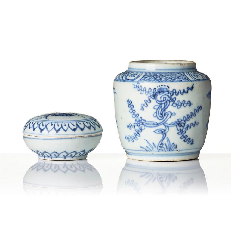 Kruka samt ask med lock, porslin. Mingdynastin, Wanli (1572-1620).