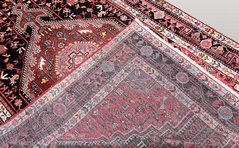 A Hamadan rug, approx. 305 x 185 cm.