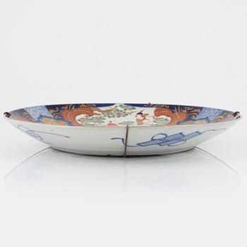 A Japanese Imari dish, early 20th Century.