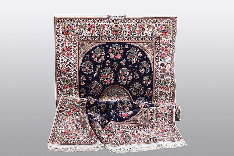 Matta Isfahan, part silk, ca 206 x 142 cm Signerad: hussien Rahimi.