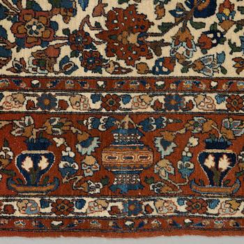A semi-antique carpet from Esfahan, around 216 x139 cm.