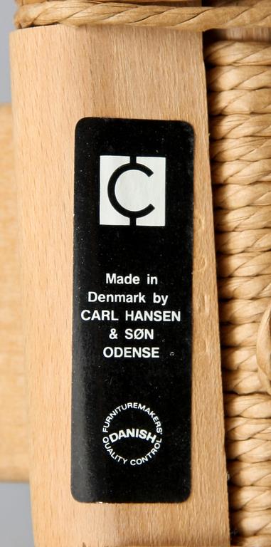 KARMSTOLAR, ett par "Y-stolen". Hans Wegner för Carl Hansen & son, Danmark.