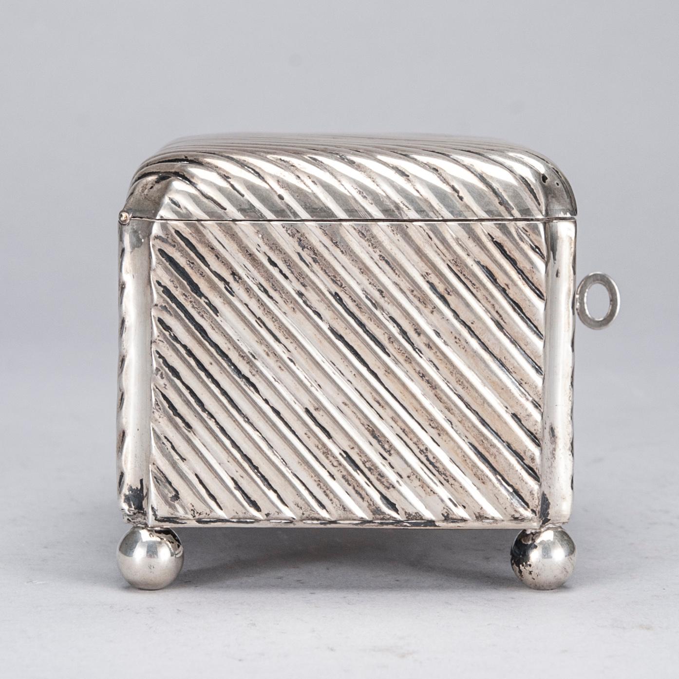 DOSA, silver, Wien, Österrike-Ungern, ca 1900. Totalvikt 326 g.