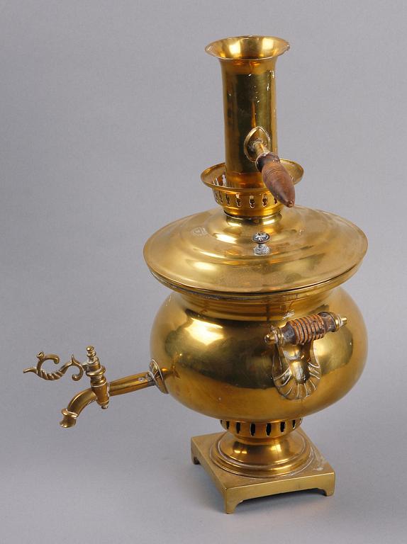 TESAMOVAR, mässing, Ryssland. 1900-tal.