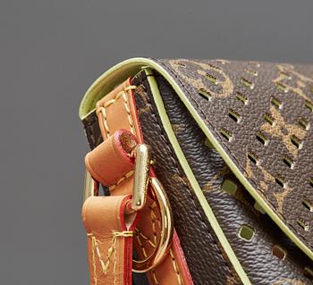 VÄSKA, "Chantilly Perfo Mono", Louis Vuitton.