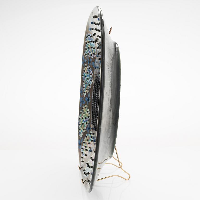 Birger Kaipiainen, a stoneware decorative dish signed Kaipiainen Arabia.