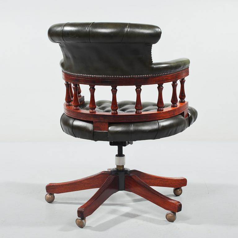 SKRIVBORDSSTOL, engelsk stil, 1900-talets andra hälft.