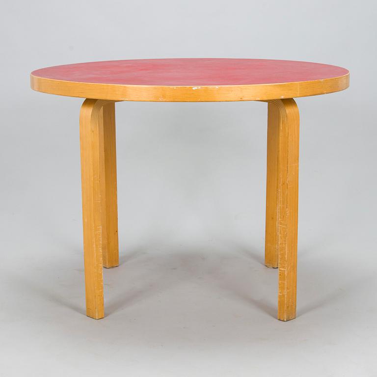 Alvar Aalto, bord, modell 90A och stolar, 3 st, modell 69, Artek 1960-tal.