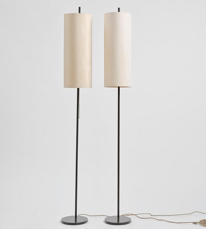 Arne Jacobsen, golvlampor, ett par, "AJ Royal", Louis Poulsen, Danmark, 1960-tal.