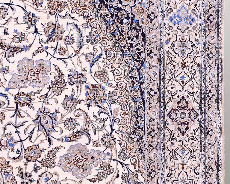 Nain part silk, 6LAA, signed, ca 392 x 300 cm.