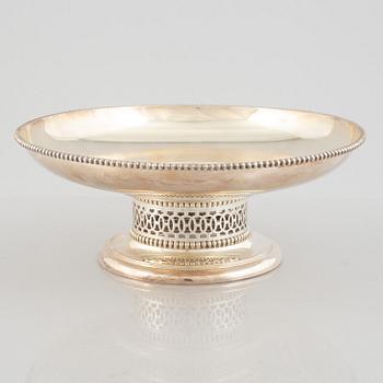 A silver bowl, Swedish import marks of Axel Larson, Helsingborg 1914.