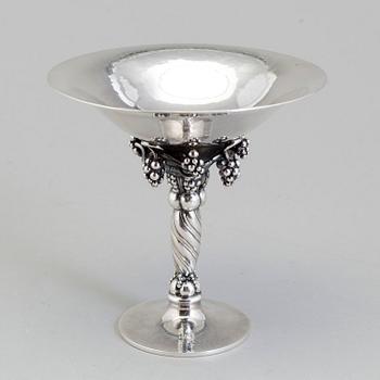 GEORG JENSEN, skål på fot, sterlingsilver, Köpenhamn, design nr 263. Efter 1945. Vikt ca 275 gram.