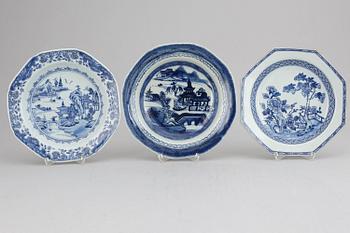A set of three blue and white plates and a hot water dish, Qing dynasty, 18th/19th Century.