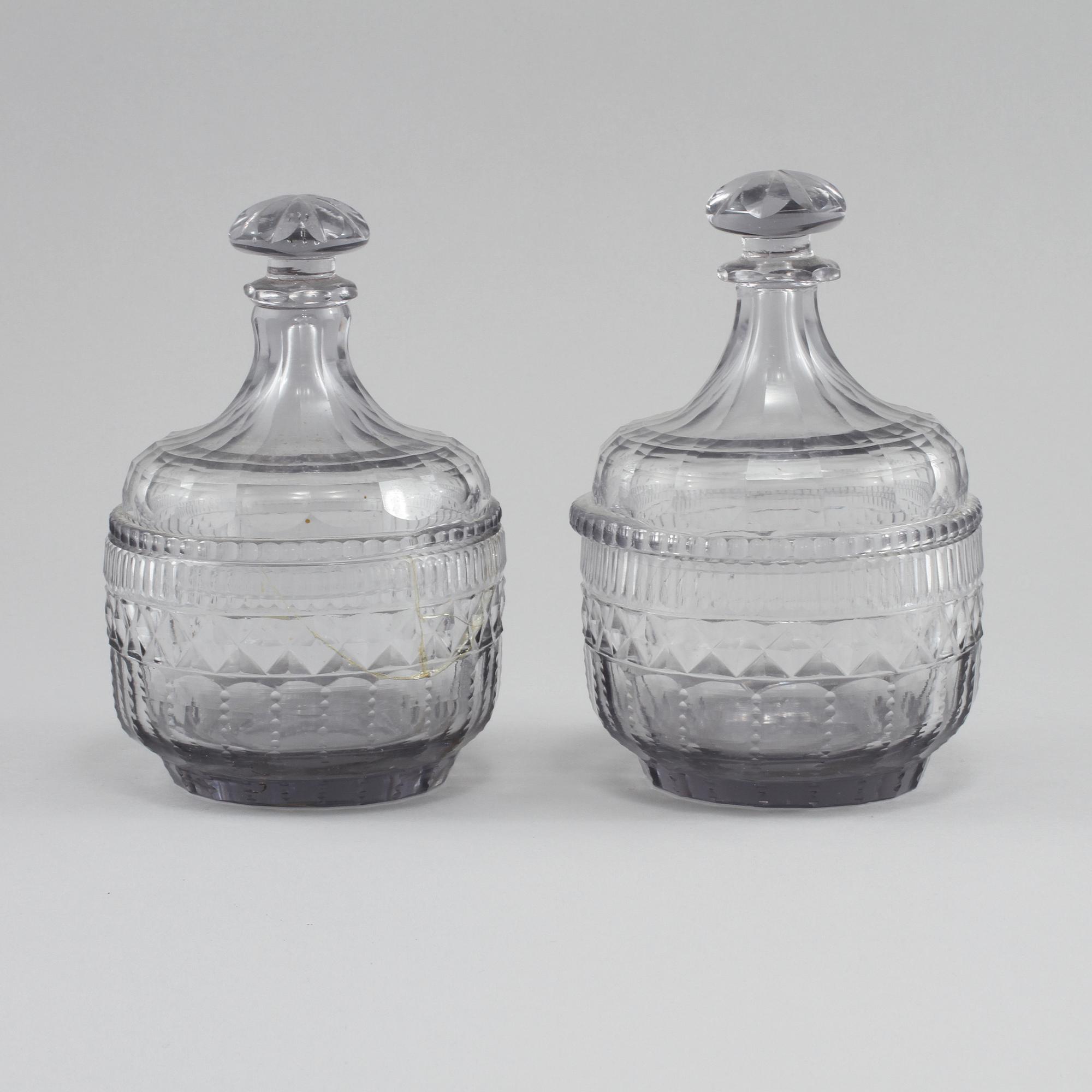 BONBONJÄRER, ett par, glas, 1800-talets första hälft.
