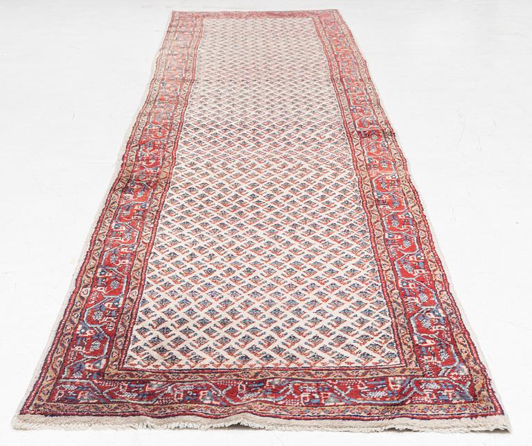 Gallerimatta, orientalisk, ca. 419 x 85 cm.