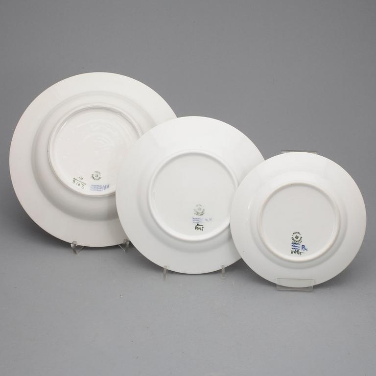SERVISDELAR, ca160+8 delar, porslin, "Blå blomst", Royal Copenhagen, 1900-tal.