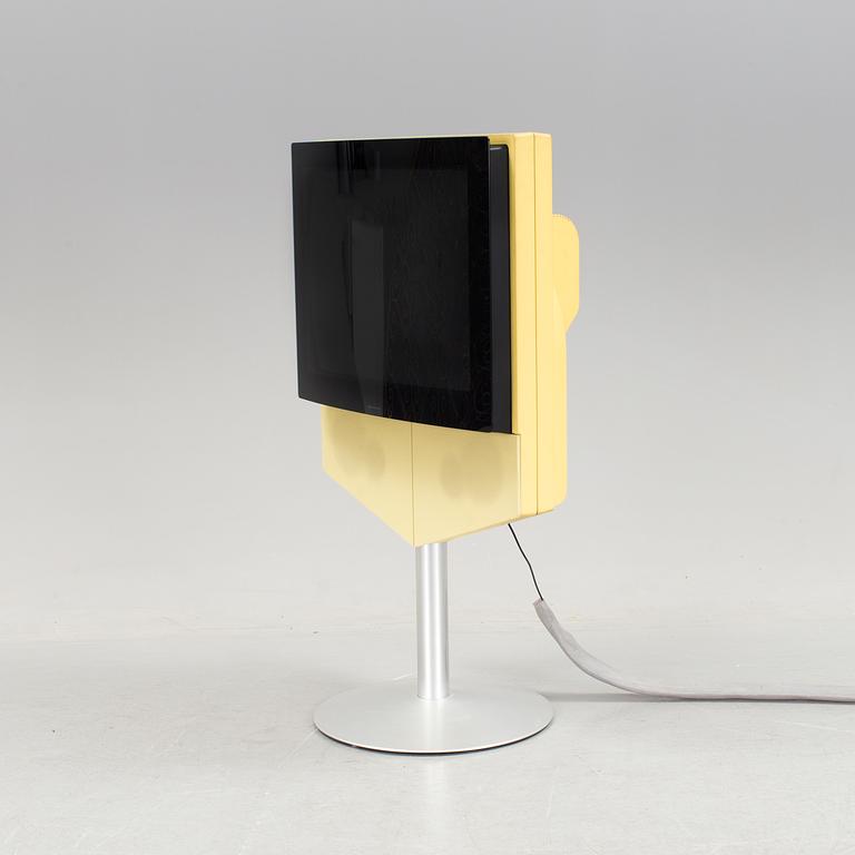 TV med FJÄRRKONTROLL, "BeoVision 1", Bang & Olufsen, Danmark, 1999. Serienummer: 14382140.