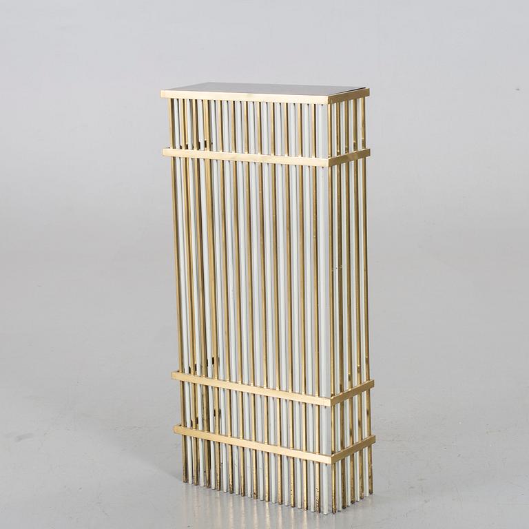 A CONSOLE TABLE/RADIATOR COVER.