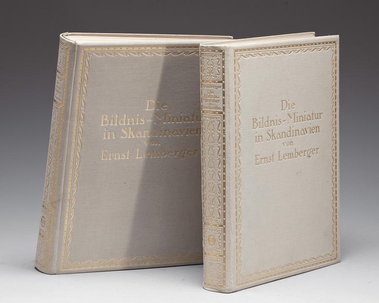 BÖCKER, 2 volymer. LEMBERGER, ERNST, "Die Bildnis-Miniatur in Skandinavien". Berlin: Georg, Reimer, 1912.