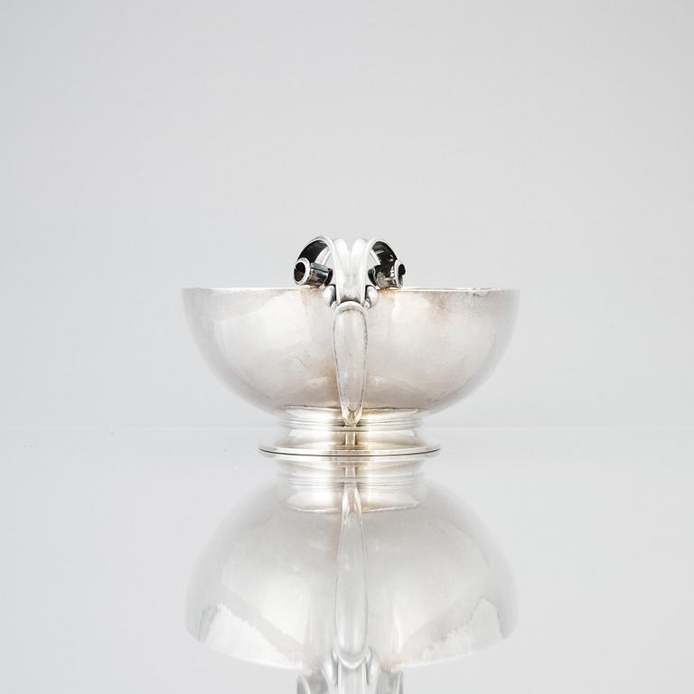 Harald Nielsen, jardiniere, Georg Jensen, Köpenhamn 1945-77, sterling, designnr 622B.