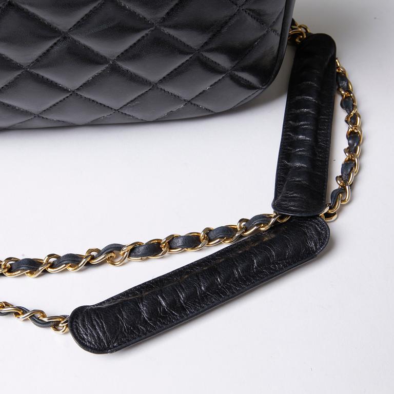 AXELREMSVÄSKA, Chanel.
