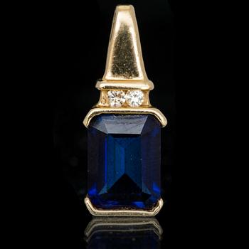 HÄNGE, 10 k guld med safir samt briljantslipade diamanter. Vikt ca 1 g.