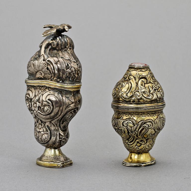 LUKTDOSOR 2 st, silver, trol Danmark, 1700/1800-tal. Vikt 78 g.