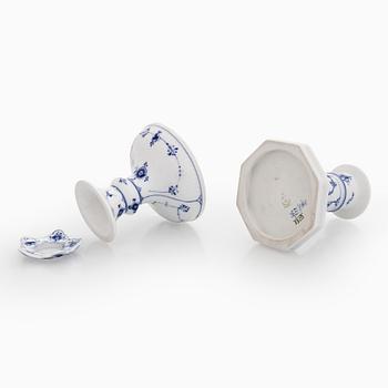 Royal Copenhagen, Kynttilänjalkoja, 2 kpl "Musselmalet" sekä malja B&G, Tanska.