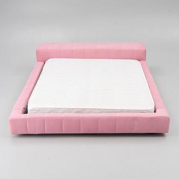 Giuseppe Viganò, a "Squaring" bed, Bonaldo, Italy.