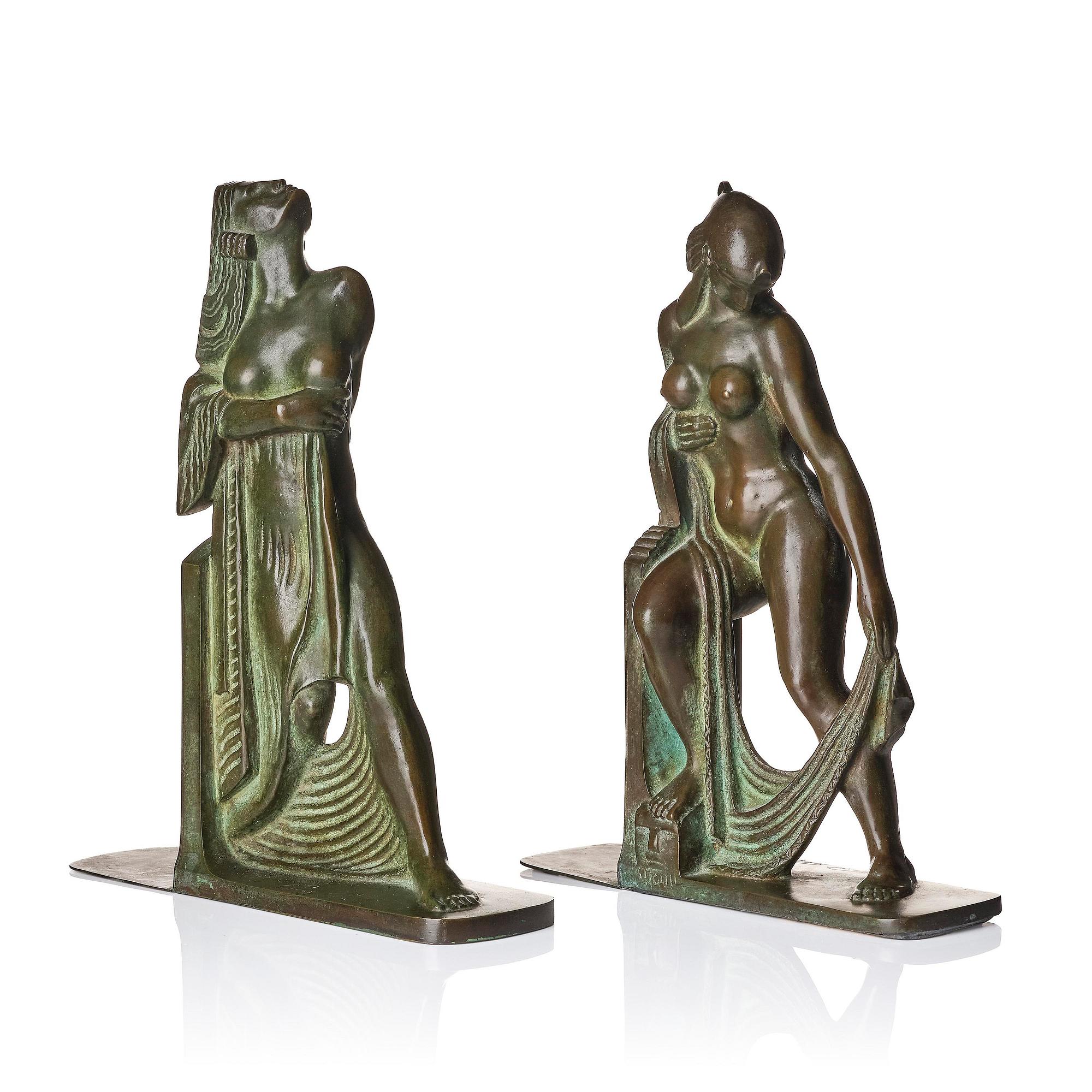 Axel Gute, a pair of Swedish Grace bronze bookends, Herman Bergman konstgjuteri, Stockholm 1920s.