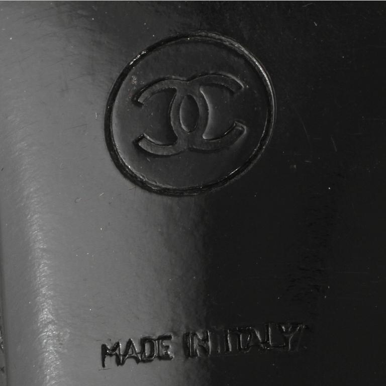 SKOR, två par Chanel.