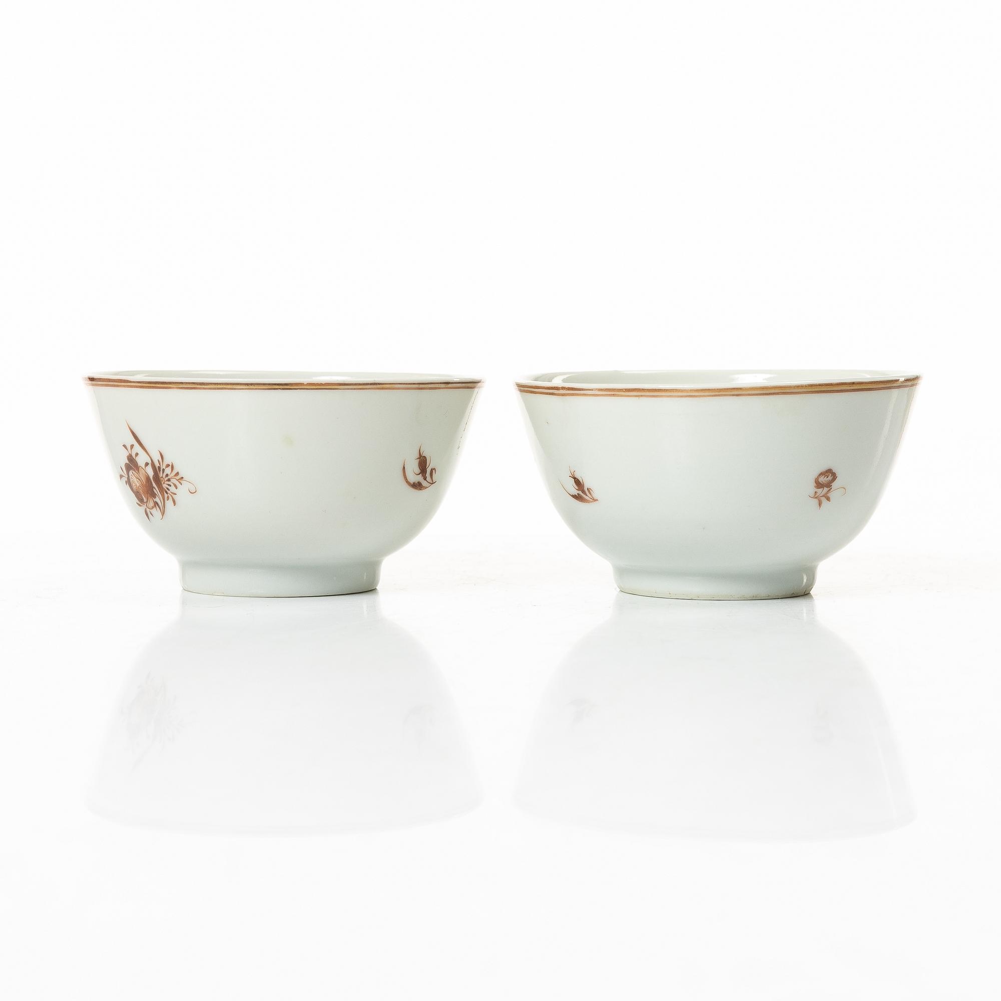 Four porcelain cups with saucers, China, Qing dynasty, late 18th century/around 1800.