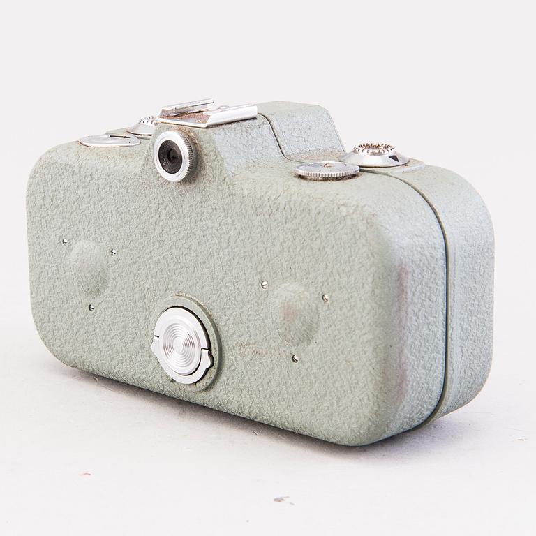 Set of five cameras, with accessories, 1920-50-tal.