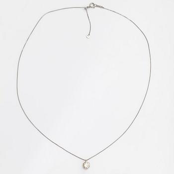 Hänge, platina med briljantslipad diamant ca 1.014 ct enligt gravyr, samt kedja.