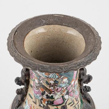 A large Chinese porcelain vase,  late Qing dynasty, around 1900.