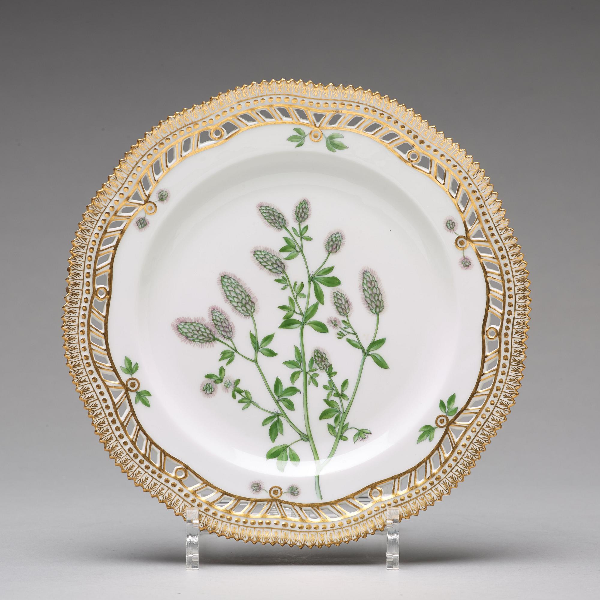 A set of 12 Royal Copenhagen 'Flora Danica' dessert dishes, Denmark, 20th Century.