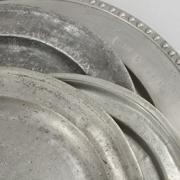 TALLRIKAR, 5 st, tenn, bl a Gottlob Friedrich Baumann, Huddiksvall, 1814, 1700- och 1800-tal.