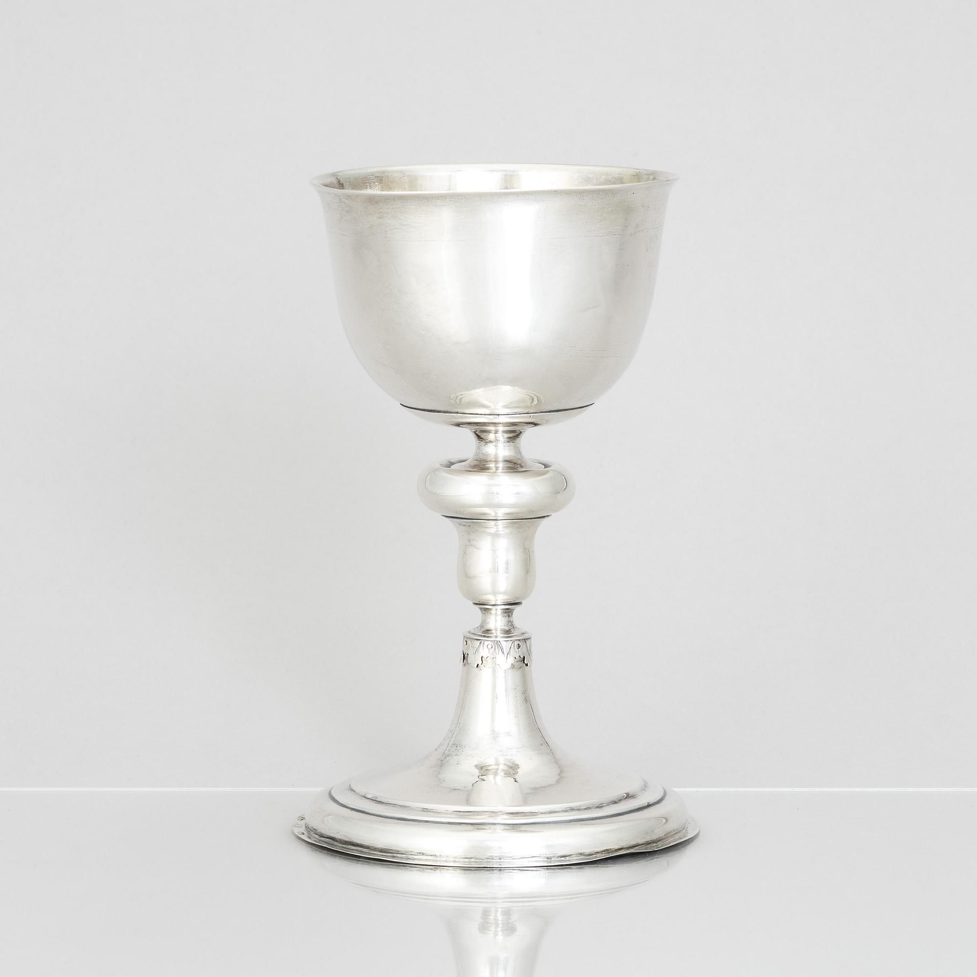 An 18th century parcel-gilt silver cup and paten, Sint 1712.