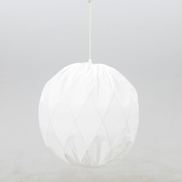 Tore Ahlsén, taklampa, "Pia-lampan", Gärsnäs.