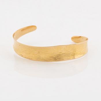 18K gold bangle, Alton.