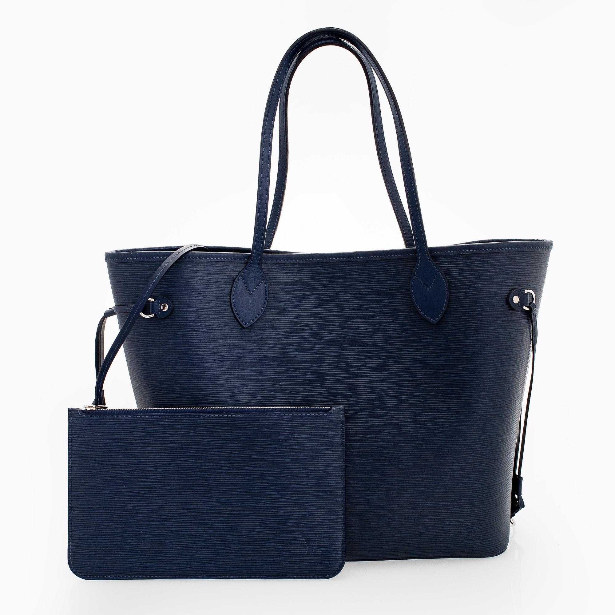 Louis Vuitton, a “Neverfull MM” bag.