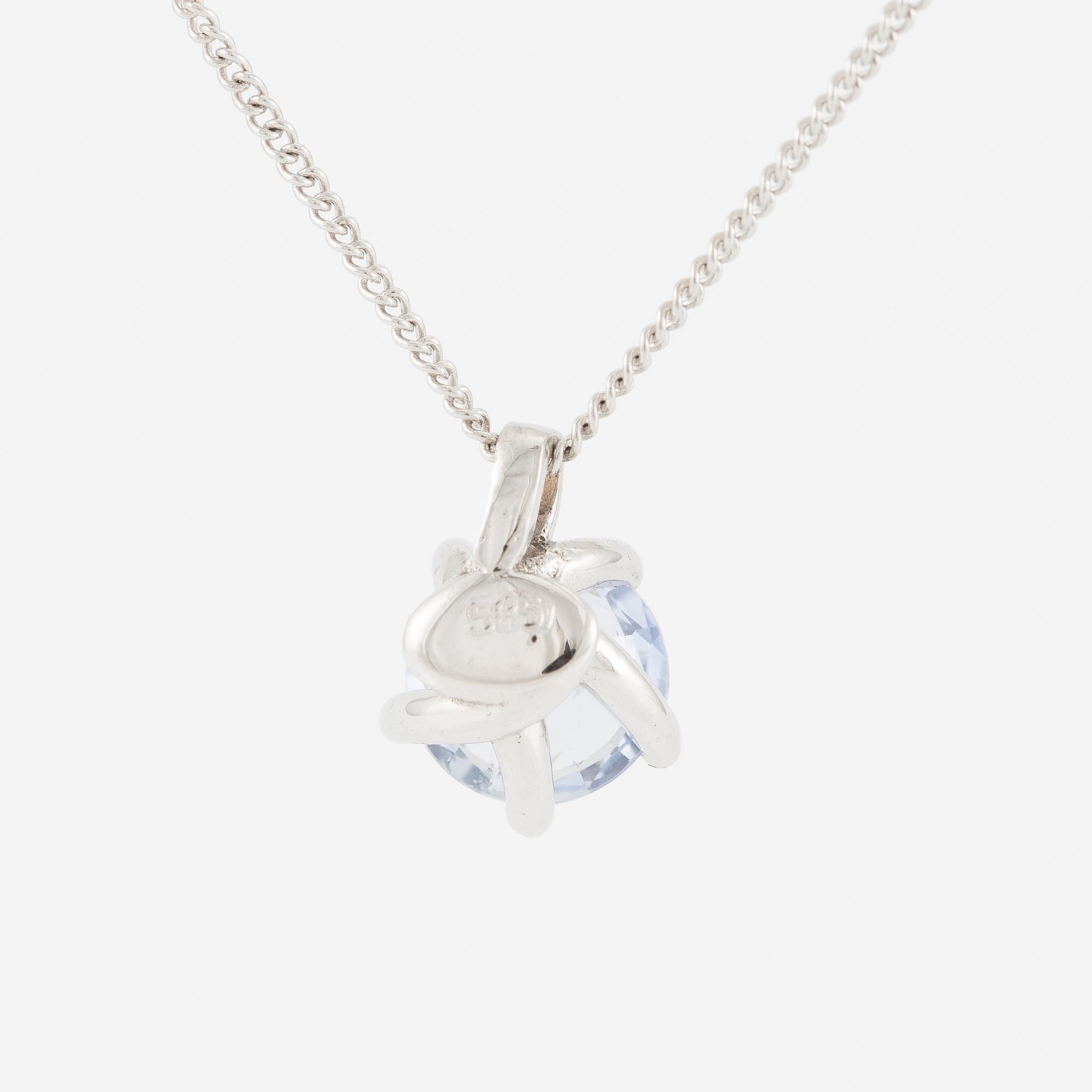Necklace 14K white gold with sapphire.