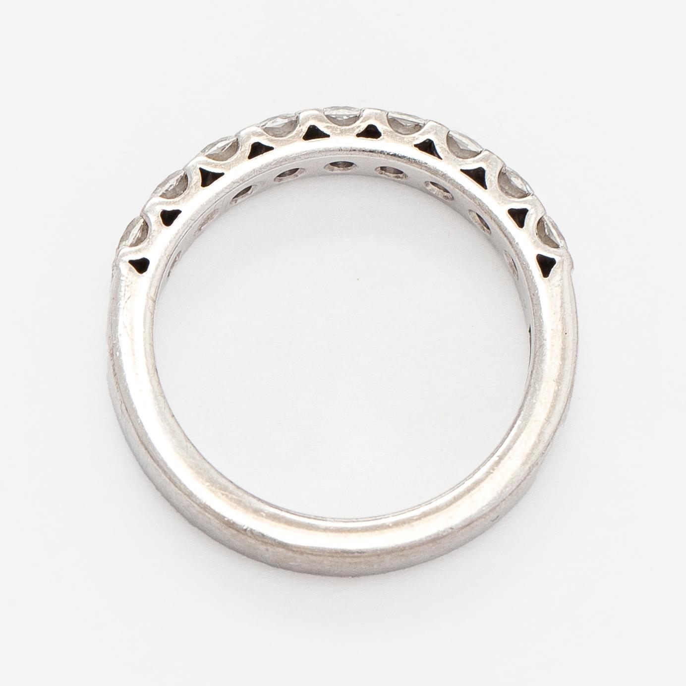 An 18K white gold ring with Flander cut diamonds. AEN Àjour Stockholm 2008.