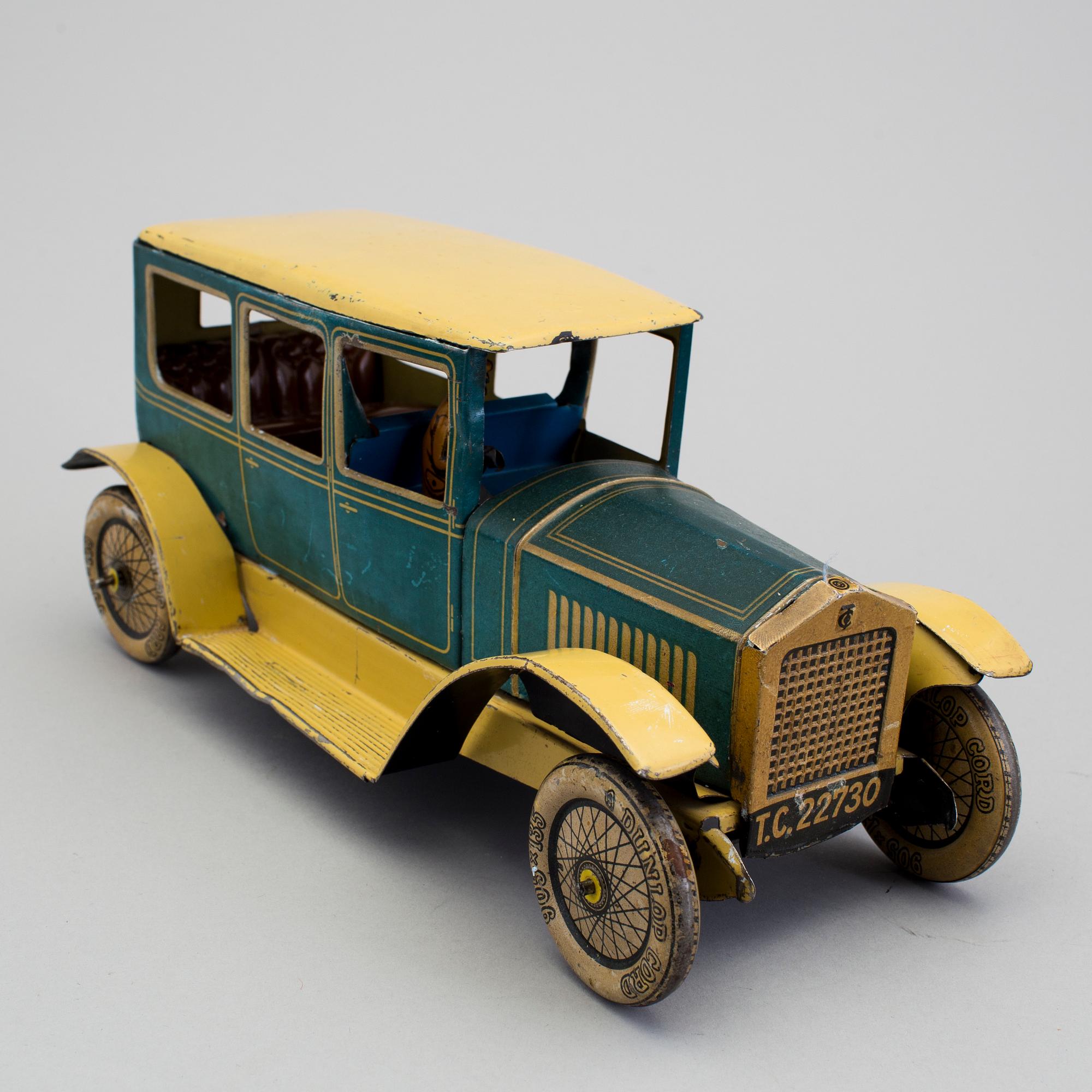 A tinplate Tipp & Co limousine 2730, Germany. Omkring 1930.