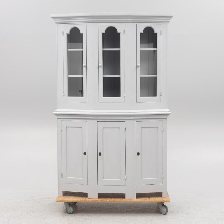 A display cabinet, 20th Century.