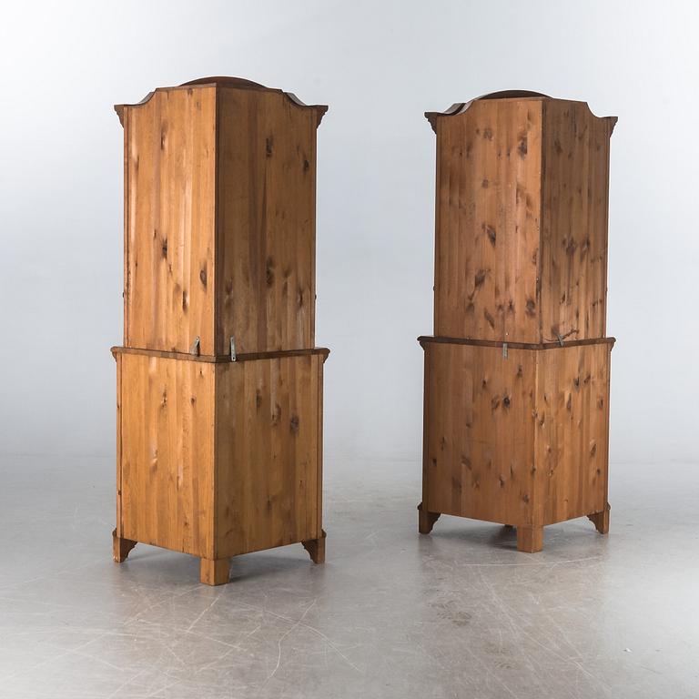 HÖRNSKÅP, ett par, rokokostil, 1900-tal, Åmells.