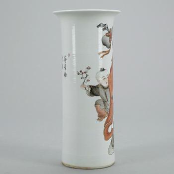 VAS, porslin, Kina, 1900-tal.