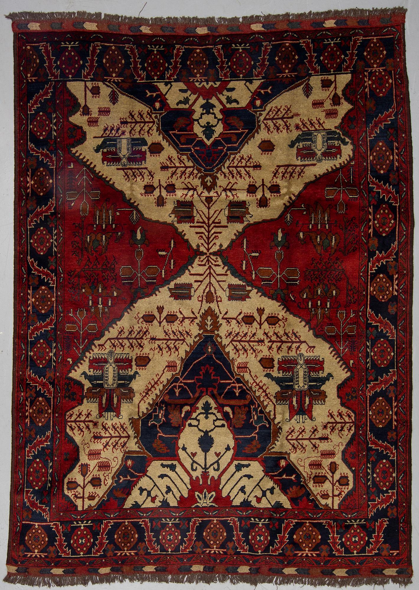 A CARPET, oriental, ca 276 x 203 cm.