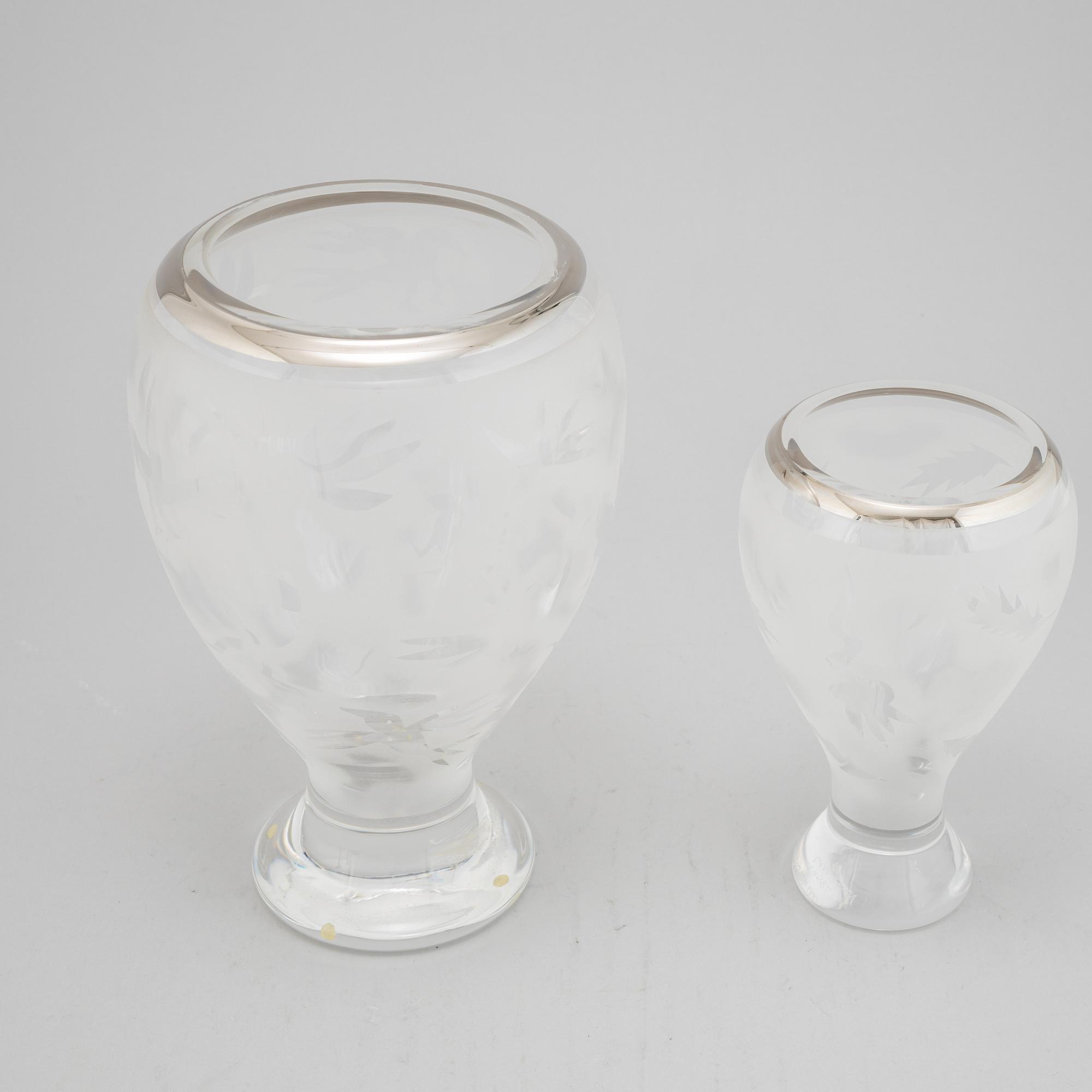Ulrica Hydman-Vallien, vaser, 2 st, glas, "Charm" Kosta Boda, 1980-tal.